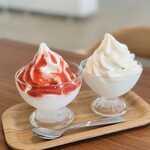 ペアツリーファームカフェ - ソフトクリーム(いちご・プレーン)