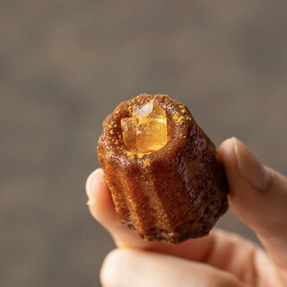 四季折々のカヌレや、冷たくて口溶けの良いバターサンドが絶品