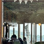 小豆島ラーメンHISHIO 小豆島エンジェルロード店 - お店の奥はテラス席。エンジェルロードが見えます^ ^