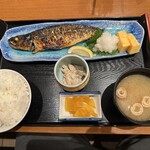海鮮茶屋 一鮮 - 【2025.7.7(月)】本日の焼魚定食（並盛・サバの一夜干し＋味噌汁＋ご飯＋漬物＋惣菜）990円
