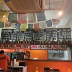 マハル - 雰囲気ある店内