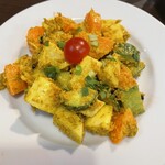 マハル - アルムラアチャール　白いのは大根