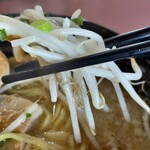 福田ラーメン - もやしリフト