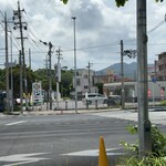 笑味の店 - 外にはセブンがあるのでバス待ち時間にコーヒーでも