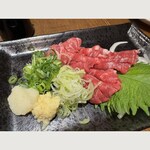 馬刺しともつやき おにくの大将 - 