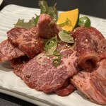 文八 - 黒毛和牛まぜまぜ赤身