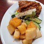 道飛館焼肉店 - キムチ盛り合わせ