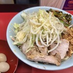 ラーメン二郎 - 小ラーメン（940円）＋つけ味冷や汁なし（150円）＋ピリ辛にらだれ（80円）＋味付うずら（120円）、ニンニクコール