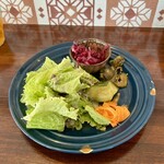 バルバルキッチンアメリ - いつものランチサラダ
      最近ちょっと内容的に寂しくなってるような…。