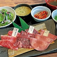 和牛カルビ・ハラミ・牛タン盛合せセット