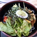 藤家 - チラっと見える赤いのはトマト