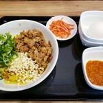 吉野家 - 新牛玉スタミナまぜそば 767円