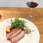 LA TABLE DE YAMASAKI - カモムネ肉のローストオレンジ風味のソース、赤ワイン