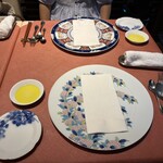 シェ フルール 横濱 - テーブルセッティングが和の雰囲気