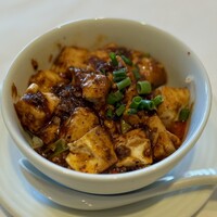 四川豆花飯荘 東京店 - 麻婆豆腐と会津継承米「氏郷」