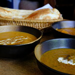 食堂インド - カリー3種とナン