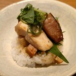 ジャパニーズ ラーメン 五感 - 炭火おにくごはん(500円)。