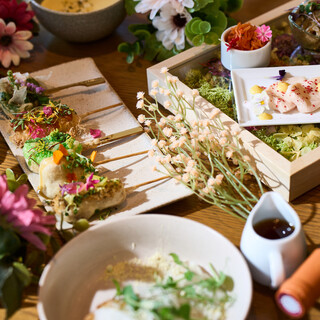 “花”モチーフのフレンチ串揚げ。味わう芸術をお楽しみ下さい。