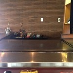 鉄板ステーキ専用席に案内