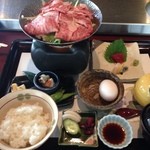 風月本店 - ここですき焼き御膳の登場（ボリュミーだ）