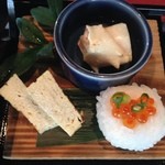 風月本店 - 玉子焼きとたらばかにといくらのおにぎり