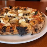 ピッツェリア チッチョ  - 本日のピザ(水牛とモッツァレラ)