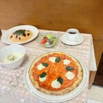 壁の穴 - 美味しそうですよね。お得セット。