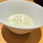 壁の穴 - なんと、はまぐり貝のスープ