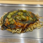 お好み焼き しみづ - ハラペーニョって舌がヒリヒリするんやね
      辛くて汗が吹き出るんじゃないただヒリヒリする
      何かくせになりそうな味やなぁ