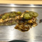 お好み焼き しみづ - ハラペーニョがええ感じに刺激ックス！
      「しみづ」さんぽいビジュアルを求めるならマヨネーズ有りや