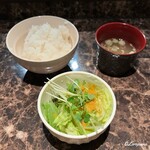 雅や - ライス､味噌スープにサラダ