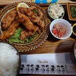 食堂ちある - 鶏ムネ黒胡椒ダレ定食＋フル小鉢