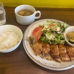 かどでcafe - A定食の鶏肉の黒酢照り焼き　美味しかった(๑>◡<๑)