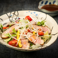 合鴨ロースの彩りサラダ