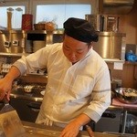 ブリティッシュ バアバ - パンケーキを焼かれている店長さん♪