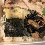 くろべん - 具材の下には海苔が