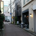 居酒屋 もともと - JR沼津駅の南方「沼津銀座」から、さんさん通りへ出る小道沿いにある