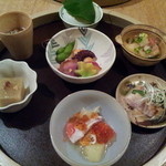 晩酌コース　3780yen（月替わりの小皿料理６種と三食ちょっと丼）