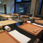 日本料理 晴山 - カウンター席に座りました。