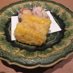 日本料理 晴山 - 揚げものです。トウモロコシとタコです。