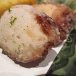 日本料理 晴山 - 佐島のタコを生きた状態で線維をたたき、一晩寝かして物を揚げています。