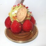 パティスリーマサ - ・「ピスタチオチョコクリームと苺のタルト(¥702)」