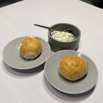 コムトゥヴ - 自家製パン、バジルと紫蘇の自家製ホイップバター