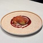 コムトゥヴ - アーモンドのムースと桃のピーチメルバ　山椒のアイスクリーム