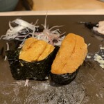 鮨松波 - ぱすんと包丁でふたつに。