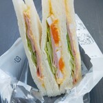 LAWSON - 料理写真:ハムレタスたまごサンド (税込)354円→254円 ※開封後 (2025.07.07)