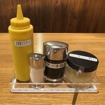 ステーキハウス アパッチ - 卓上調味料
