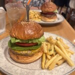 No.18 - アボカドチーズバーガー　プラスポテト
