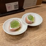 魚ト日本酒あたらよ - シャインマスカットとマスカルポーネの生ハム包み