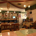 Krishna - 広い店内